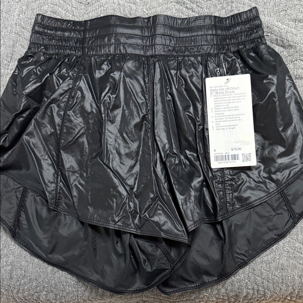 Lululemon Athletica Matte Sheen Black Hotty Hot Shorts 4 inch Matte Sheen